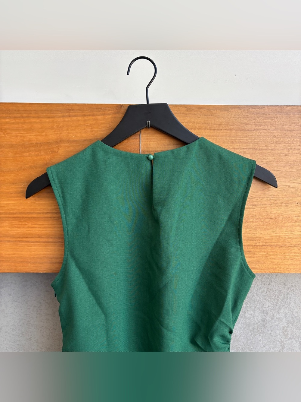 Commense Emerald Green Sleeveless Draped Waist Blouse - Picture 7 of 10